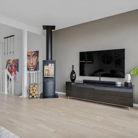 Casa Aurora: 8 Beds, 2 Baths, Free Parking, Breathtaking Views. Apartmán Tromsø