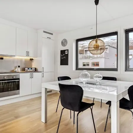 Apartmán Casa Aurora: 8 Beds, 2 Baths, Free Parking, Breathtaking Views. Tromsø